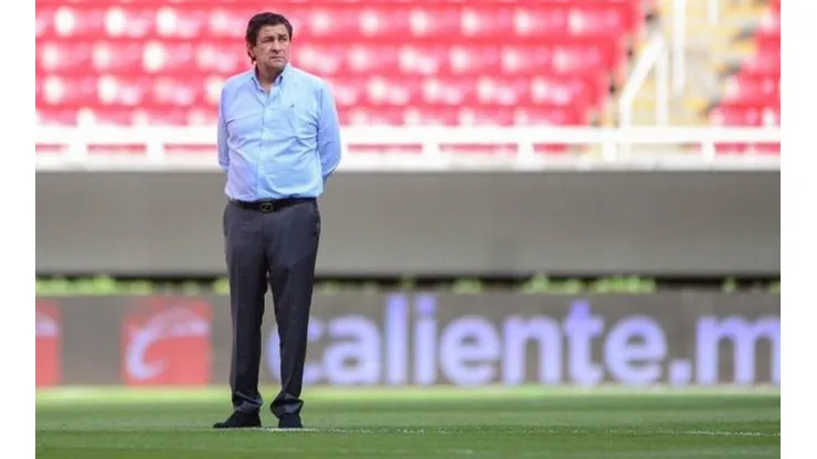 Los aficionados de Chivas no tardaron en reaccionar a la salida de Tena