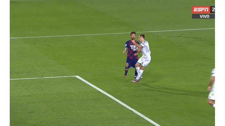 Polémica en el Camp Nou: a Messi le anularon el tercero por una supuesta mano