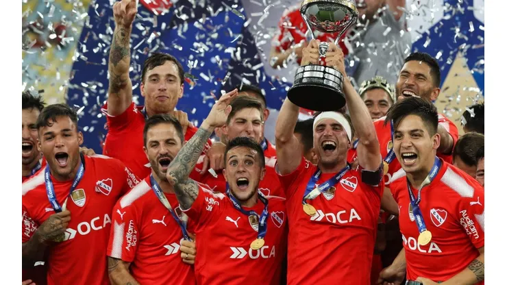 Independiente con la Copa Sudamericana, en 2017.
