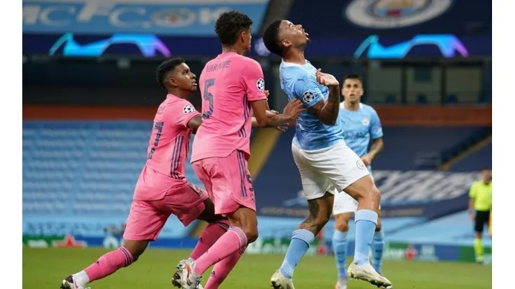 A Varane lo bancaron fuerte tras su partido para el olvido: "No manchan su historia"