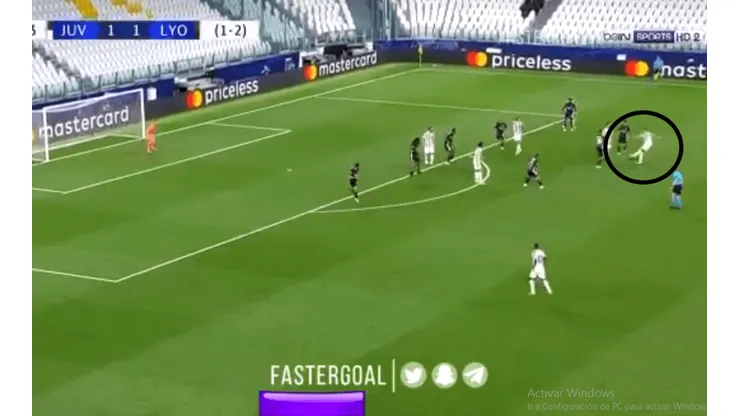 Desde ahí le pegó Cristiano Ronaldo.