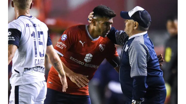 Silvio Romero y Diego Maradona. (Getty)