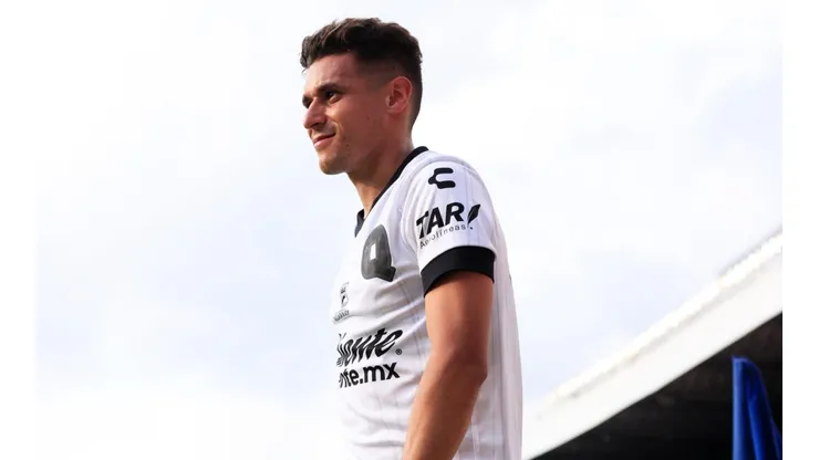 Querétaro pierde a un jugador en cinco minutos por doble amarilla