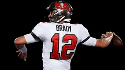 Tom Brady con el jersey de los Bucs (https://www.buccaneers.com/)
