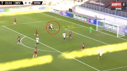 Con complicidad del arquero, Reguilón puso al Sevilla en ventaja ante Roma