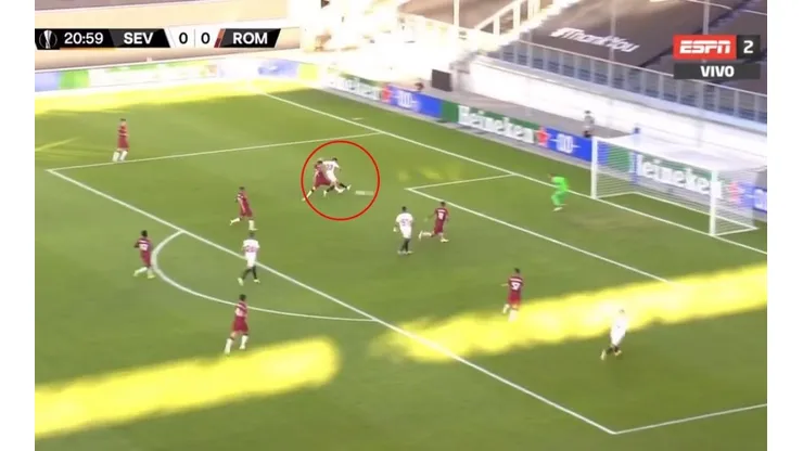 Con complicidad del arquero, Reguilón puso al Sevilla en ventaja ante Roma