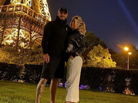 Wanda Nara aprovechó un espejo de la pileta para subir una foto picante en Instagram