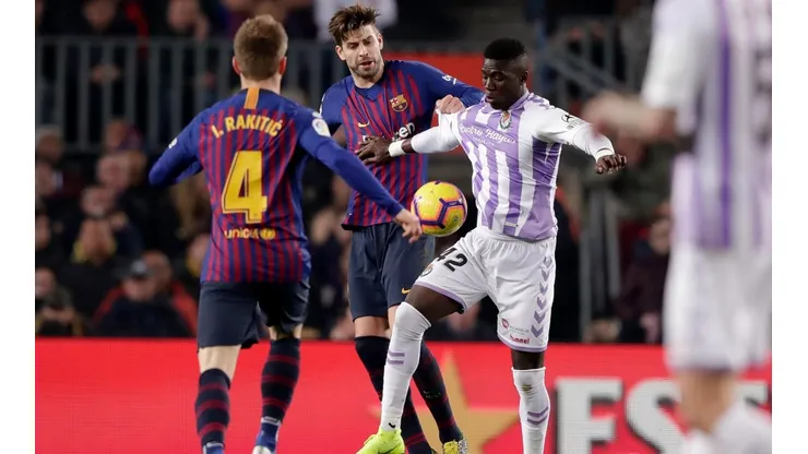 Stiven Plaza ante Barcelona (Getty Images)