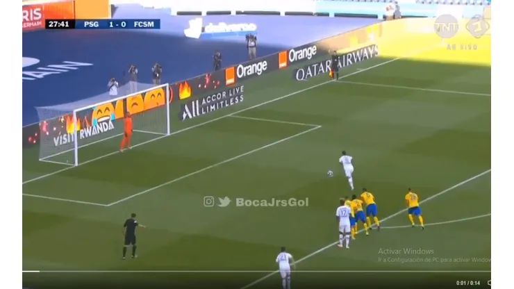 Suerte que es un amistoso: Paredes erró un penal para el PSG