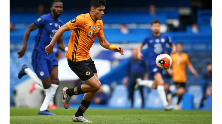 Raúl Jiménez puede ser refuerzo del Milan.