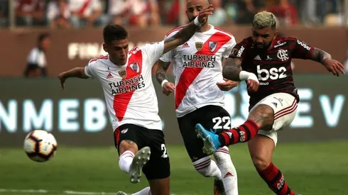 Gabriel Barbosa amargando a River en Lima, Perú.