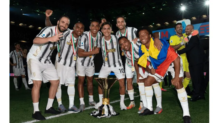 Casi dejan a Cuadrado afuera de la foto de los Sudamericanos, pero no se dejó