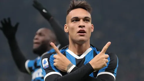 Lautaro Martínez y su festejo característico.