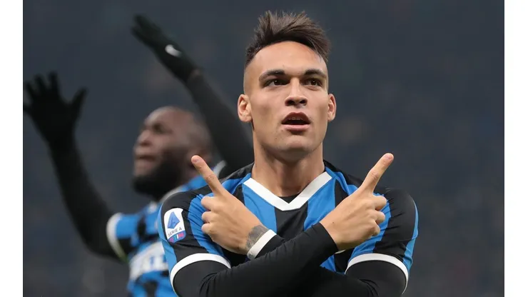 Lautaro Martínez y su festejo característico.