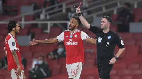 En la Premier League, expulsarán al que tosa de forma intencional a un rival