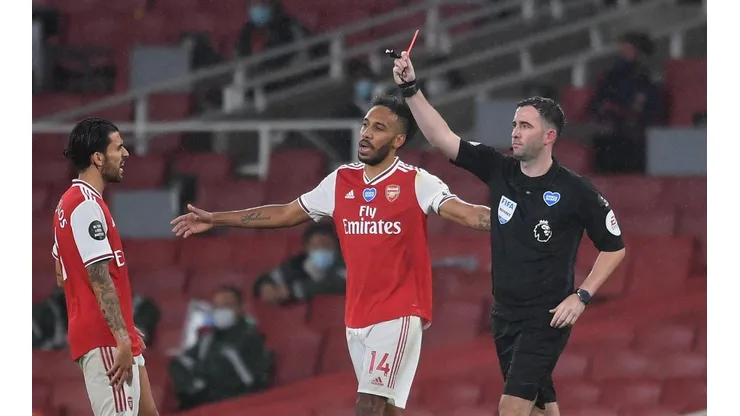 En la Premier League, expulsarán al que tosa de forma intencional a un rival