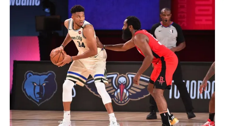 Giannis Antetokounmpo y James Harden (Getty Images)