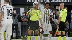 La travesura de Cuadrado a Gianluca Rocchi en su último partido como árbitro profesional.