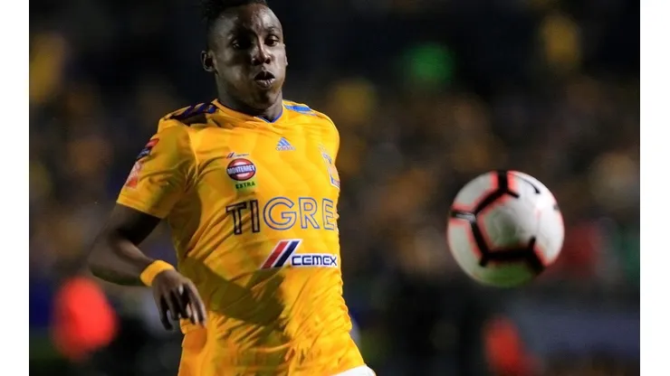 Julián Quiñones cumplió su sanción.