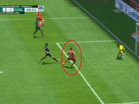 Luego de un gran centro, Alexis Canelo definió de primera y marcó el 3-1 de Toluca