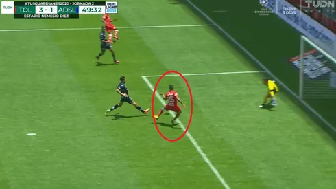 Golazo de Alexis Canelo para ampliar la ventaja.