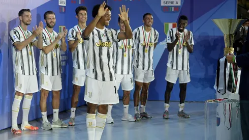 Juan Guillermo Cuadrado en el festejo de la Juventus por ser campeón de la Serie A 19/20.