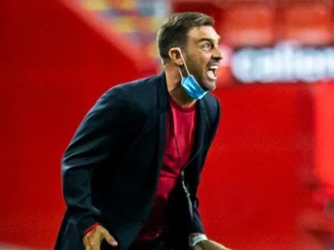 Pablo Guede y los costosos tenis que frente América