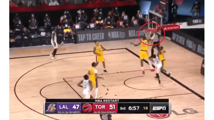 Lo volvió a hacer: LeBron repitió el tapón a Iguodala