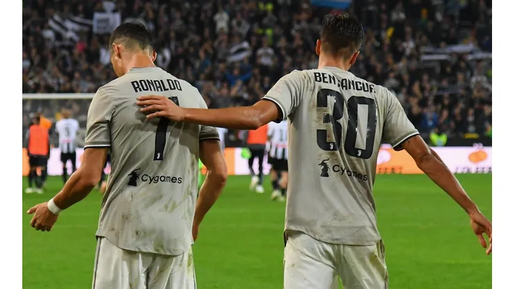 Rodrigo Bentancur junto a Cristiano Ronaldo.