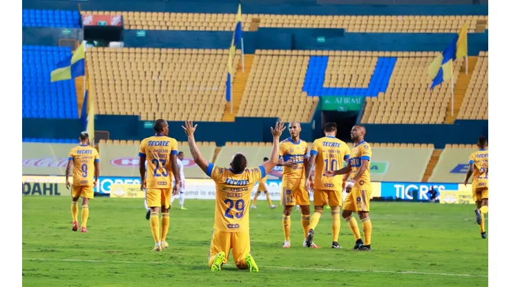 Jesús Dueñas marcó un golazo para poner a Tigres 1-0 sobre Pachuca