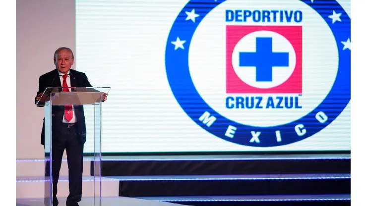 Billy Álvarez renunció a la presidencia de Cruz Azul