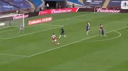 Humilló al defensor y después la picó: golazo épico de Aubameyang
