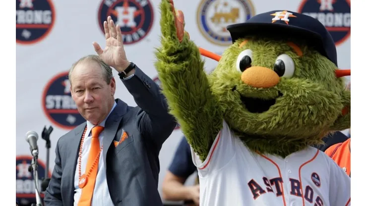 El dueño de los Astros sigue dando explicaciones