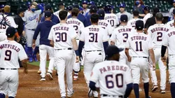 En el juego entre Astros y Dodgers se vaciaron las bancas (Getty Images)
