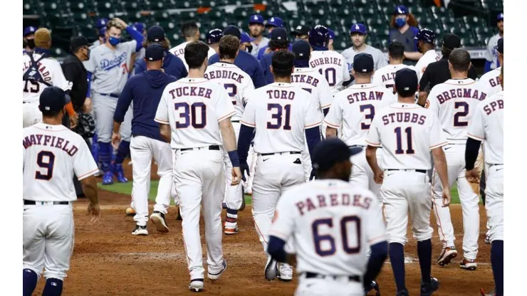 En el juego entre Astros y Dodgers se vaciaron las bancas (Getty Images)