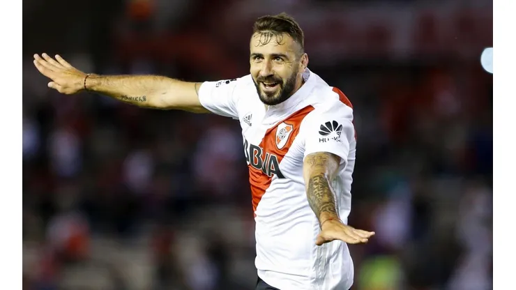 Lucas Pratto celebrando un tanto en River.