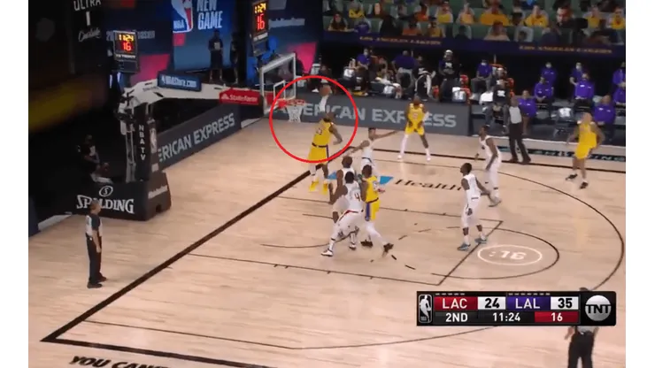 LeBron James y un martillazo de póster para sentenciar a los Clippers