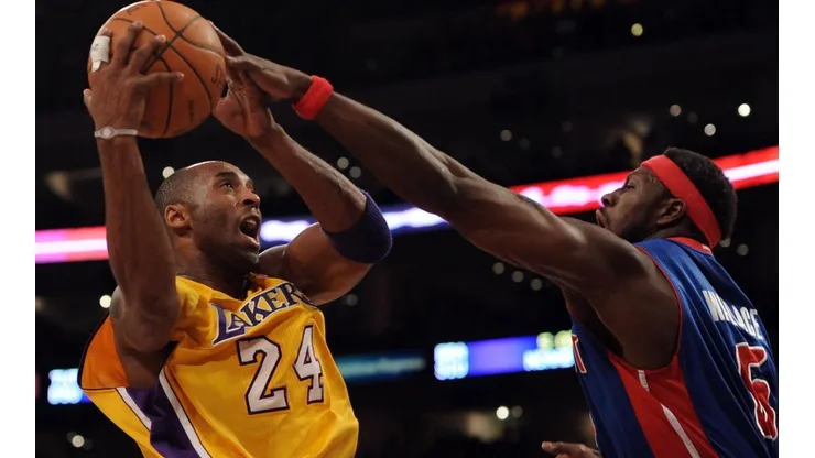 Kobe Bryant y Ben Wallace (Getty)