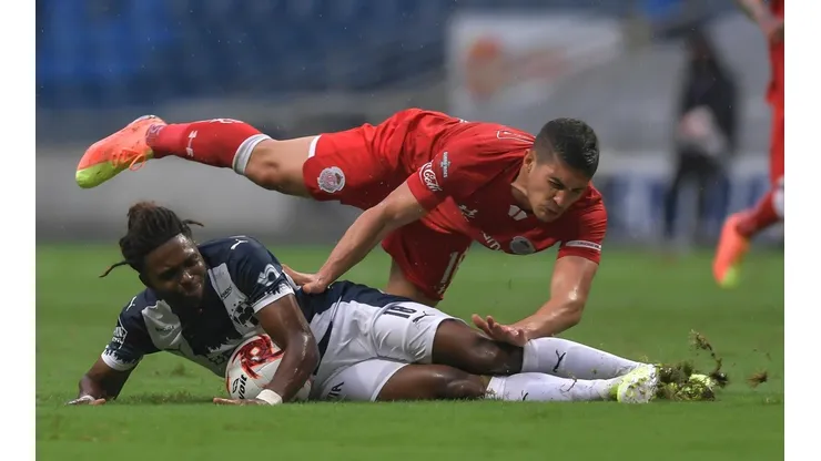 Avilés Hurtado regresó con un gran nivel y la afición de Monterrey se lo reconoció