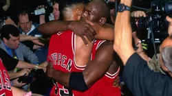 Scottie Pippen y Michael Jordan en 1998 (Getty)