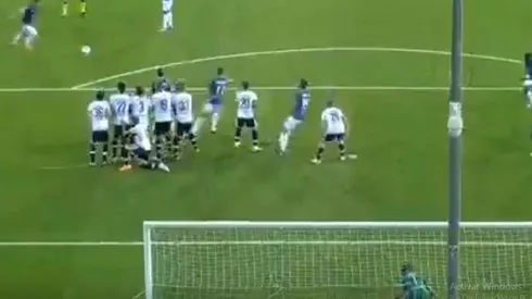 Malinovsky asustó a toda la barrera del Parma y clavó un golazo de tiro libre