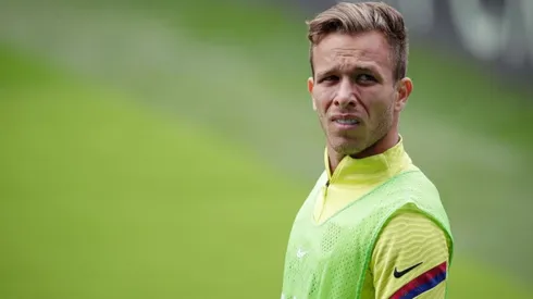 Arthur está ofendido con Quique Setién.