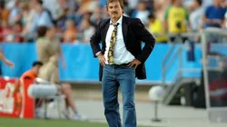 Ricardo La Volpe se ofreció para ser DT de Pumas.