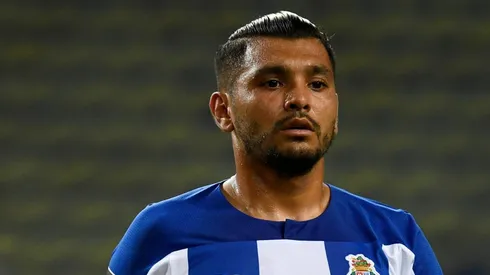 Todo un galán: las tres novias de Tecatito Corona en el mercado de pases