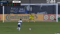 Yordy Reyna pateó al arco pero el arquero atajó el balón.