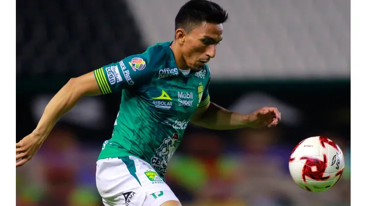 Nacho Ambríz salió a defender a Ángel Mena.