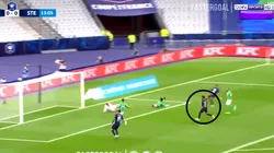 Neymar capturó un rebote y marcó.