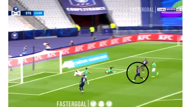 Neymar capturó un rebote y marcó.