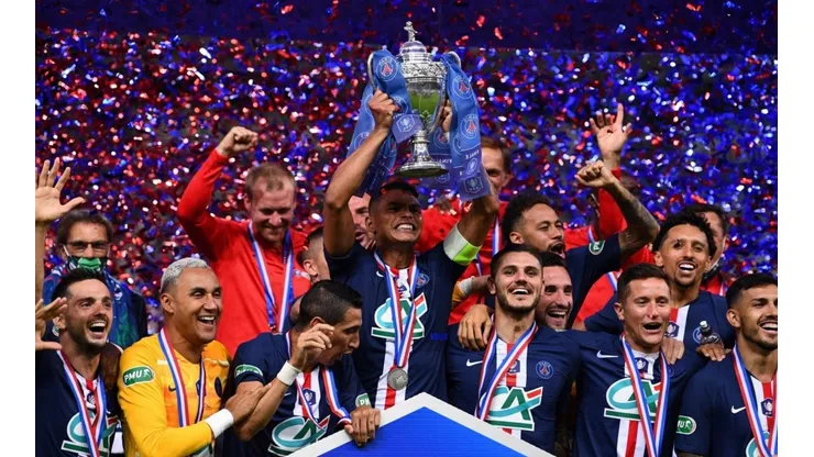 PSG volvió a jugar y salió campeón, aunque Saint-Etienne casi lo empata con 10