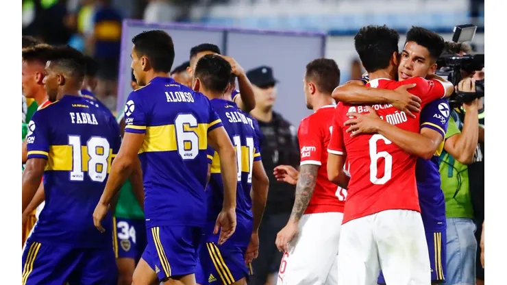 Foto de los jugadores de Boca y los de Independiente en La Bombonera.